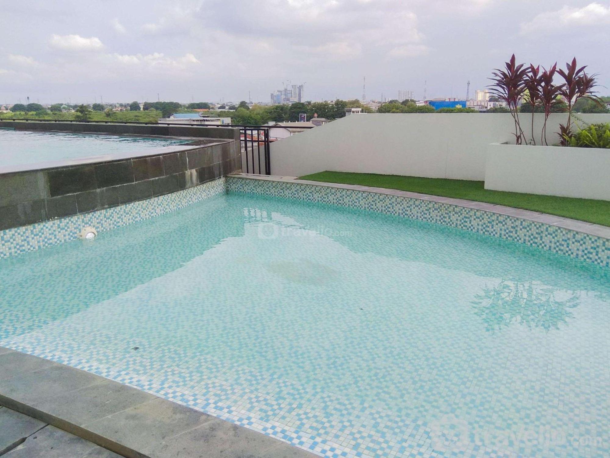 Comfortable Patraland Urbano Near Train Station By Travelio *