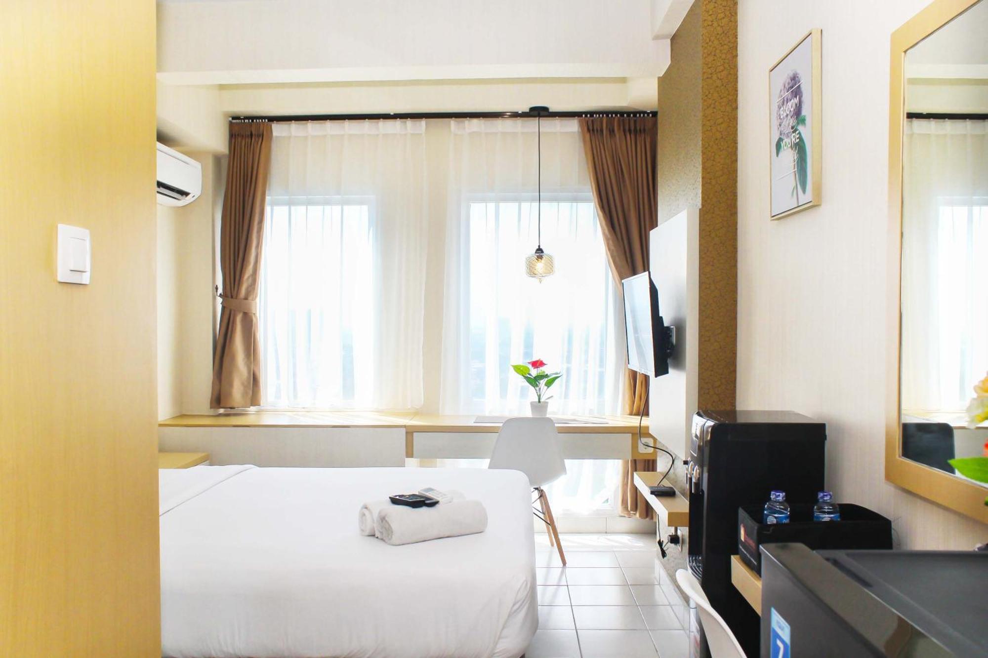 Comfortable Patraland Urbano Near Train Station By Travelio