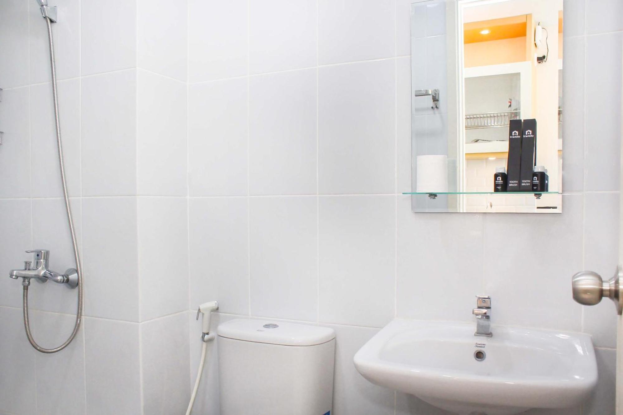 Comfortable Patraland Urbano Near Train Station By Travelio Apartemen